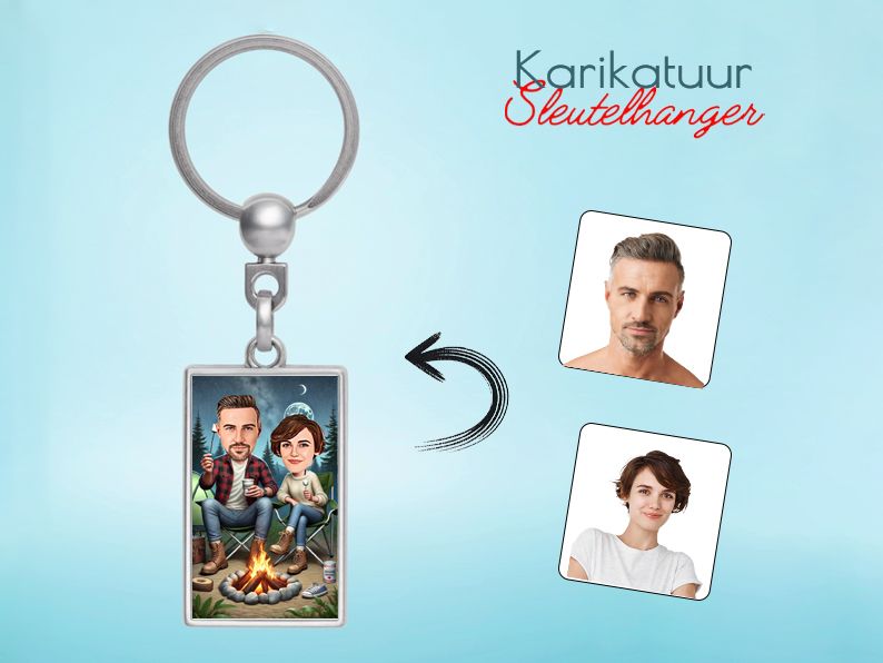 Gepersonaliseerde karikatuur sleutelhanger met een kampeerthema. Origineel cadeau voor avontuurlijke stelletjes. gepersonaliseerd origineel cadeau