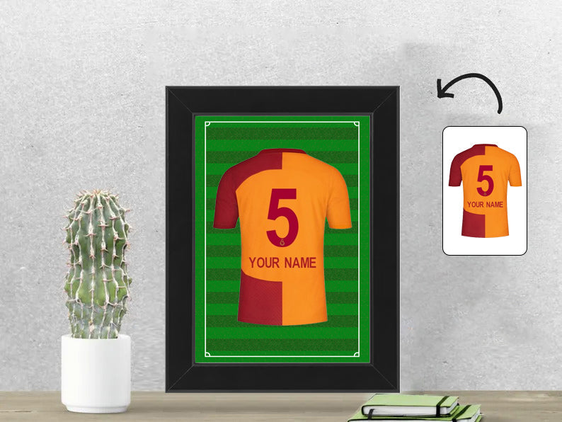 Gepersonaliseerde Galatasaray voetbalshirt fotolijst 13x18 cm met jouw naam. Perfect cadeau voor Galatasaray fans en voetbalfans.