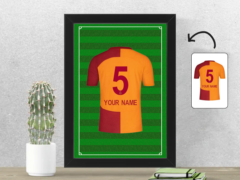 Gepersonaliseerde Galatasaray voetbalshirt fotolijst 21x30 cm met jouw naam. Perfect cadeau voor Galatasaray fans en voetbalfans.