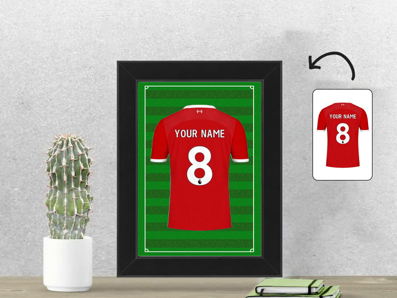 Gepersonaliseerde Liverpool voetbalshirt fotolijst 13x18 cm met jouw naam. Perfect cadeau voor Liverpool fans en voetbalfans.
