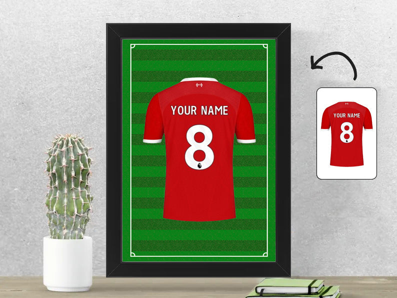 Gepersonaliseerde Liverpool voetbalshirt fotolijst 21x30 cm met jouw naam. Perfect cadeau voor Liverpool fans en voetbalfans.