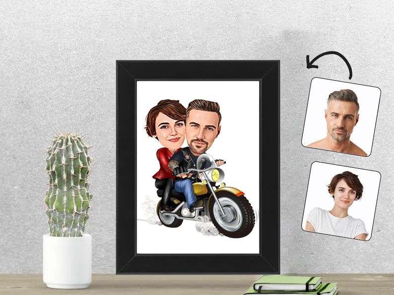 Gepersonaliseerde karikatuur van een stel in motor, afgedrukt in een 13x18 cm fotolijst. Perfect cadeau voor motorrijders en avontuurzoekers. Gepersonaliseerd origineel cadeau.