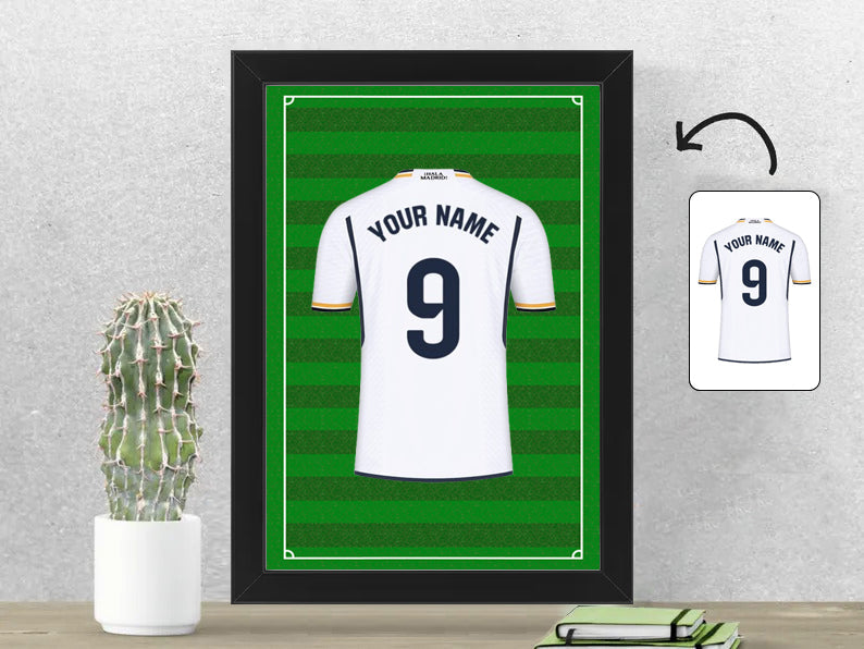 Gepersonaliseerde Real Madrid voetbalshirt fotolijst 21x30 cm met jouw naam. Perfect cadeau voor Real Madrid fans en voetbalfans.