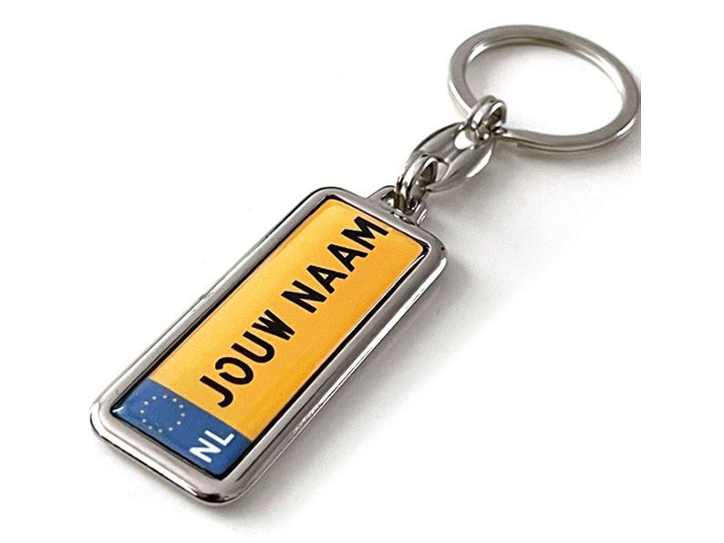 Gepersonaliseerde Nederlandse auto kenteken sleutelhanger met jouw naam. Uniek cadeau voor autoliefhebbers of als custom accessoire.  