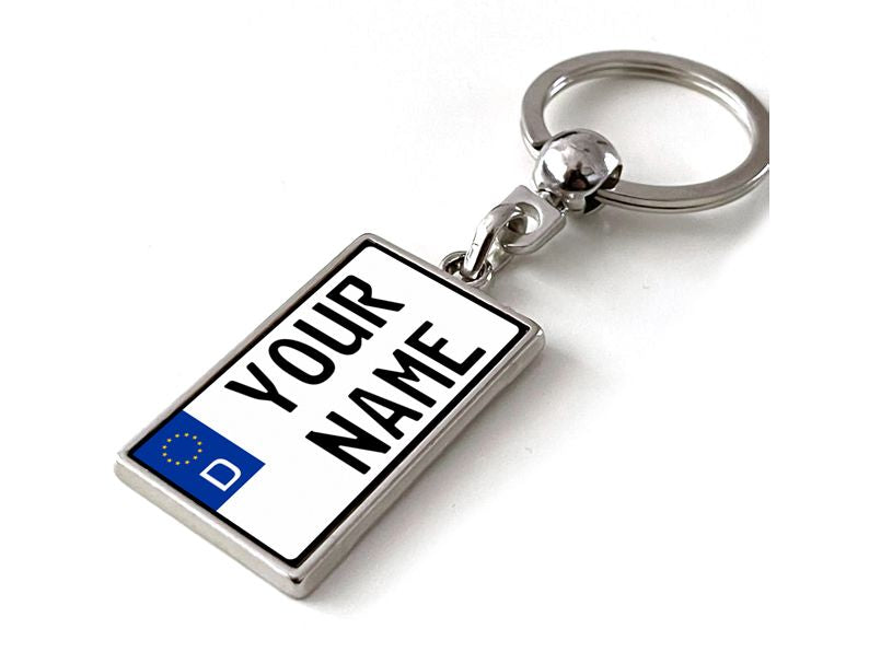 Gepersonaliseerde Duitse motor kenteken sleutelhanger met jouw naam. Uniek cadeau voor motorrijders of als custom accessoire.